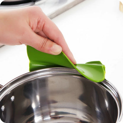 Anti-spill Pour Funnel for Pots, Pans, Bowls and Jars